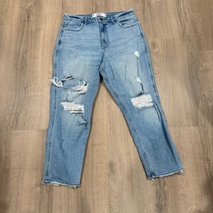 Hollister Curvy High-Rise Mom Jeans Light Blue Distressed Size 11S - W30 L25.